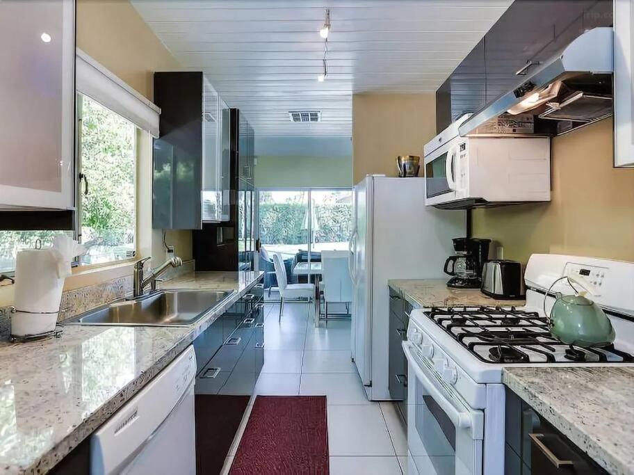 Serene 4 Bed 3 Bath Heated Pool Natural Backyard Heart Of Palm Springs Exterior photo