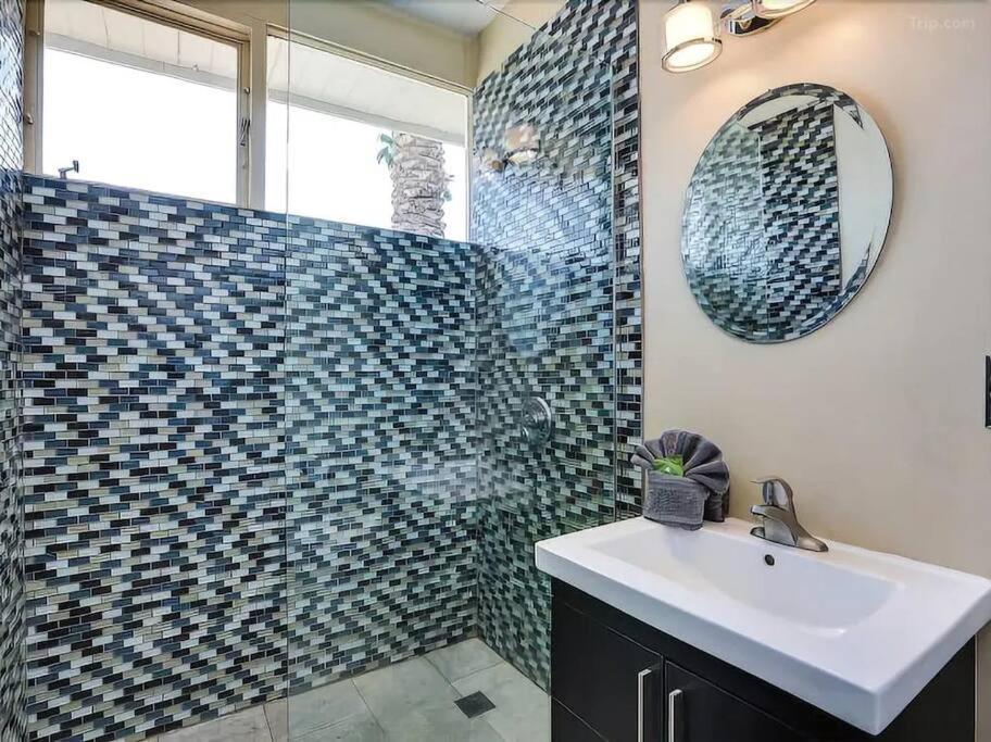 Serene 4 Bed 3 Bath Heated Pool Natural Backyard Heart Of Palm Springs Exterior photo